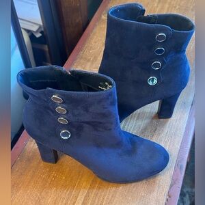 Impo Olivianna Memory Foam Heeled Faux Suede BlueW/ Accent Buttons Size 8.5